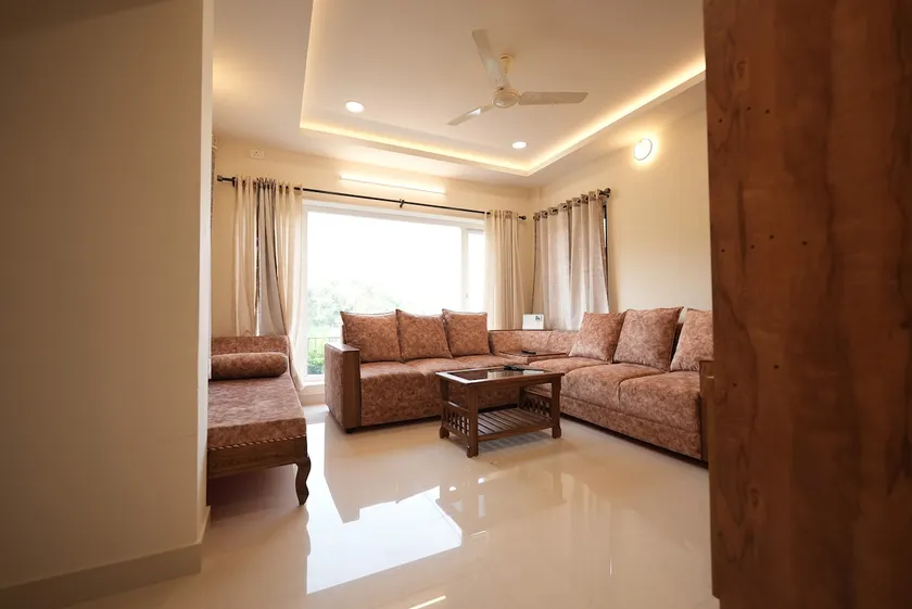Spacious Riverview 3BHK ideal for Family & Friends - Image 1