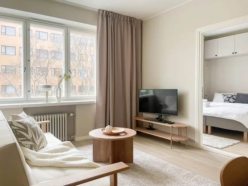 Central 1BR next to the park - Image 1