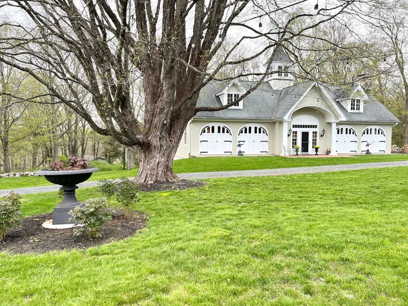 Enjoy our Connecticut Carriage House - Image 1
