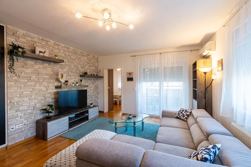 SelfCheckIns 40 / Parking / Loggia / 3 rooms/ 72m2 - Image 1
