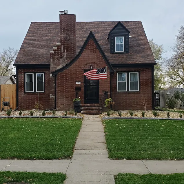 Immaculate 4 Bedroom Home Centrally Located - Image 1