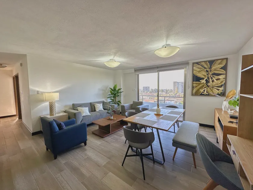 Modern 3 bedroom rental unit - Image 1