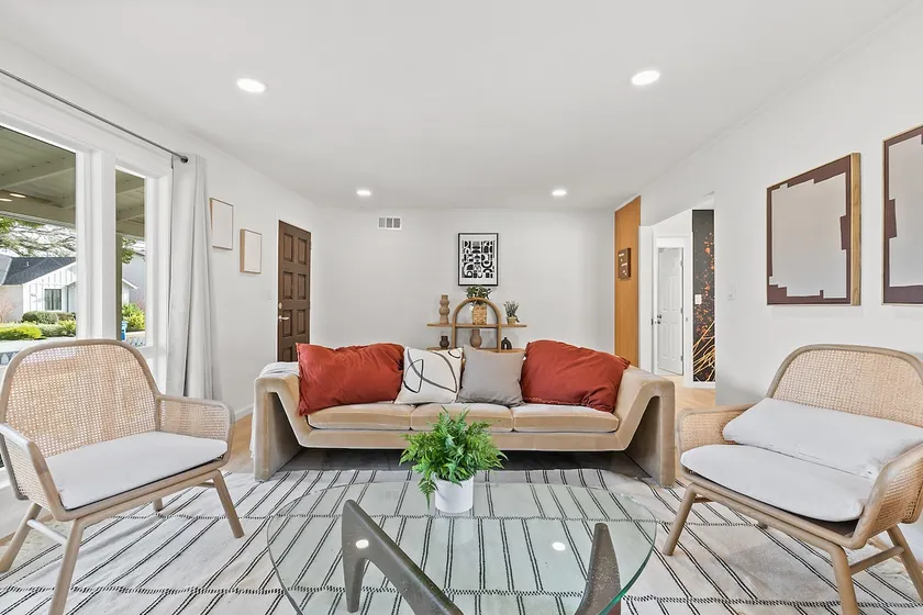 222-New, Stylish Quiet 2B1B w/ Yard near Stanford - Image 1