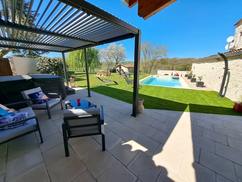 Rudelle maison Jacuzzi et piscine privé - Image 1