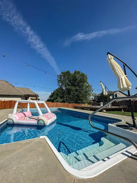 Relax in Style! 5BR Home, Hot Tub & Games! - Image 1