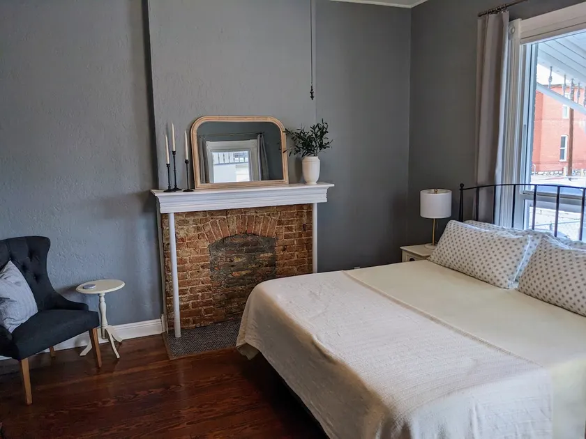 The Holiday House - in Historic Central El Paso - Image 1