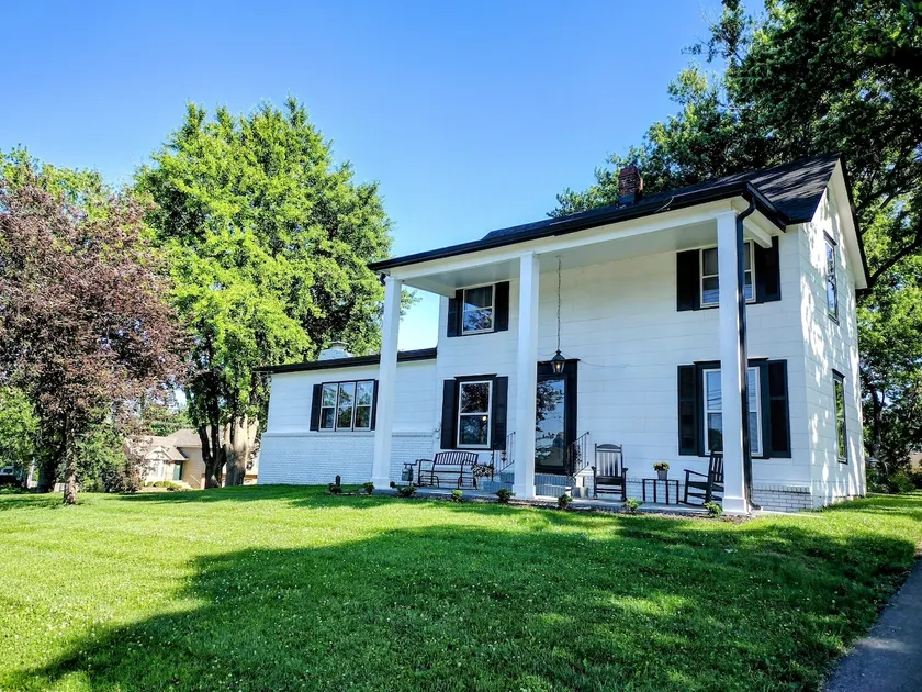 Beautiful and Spacious 1908 Modern Farmhouse - Image 1
