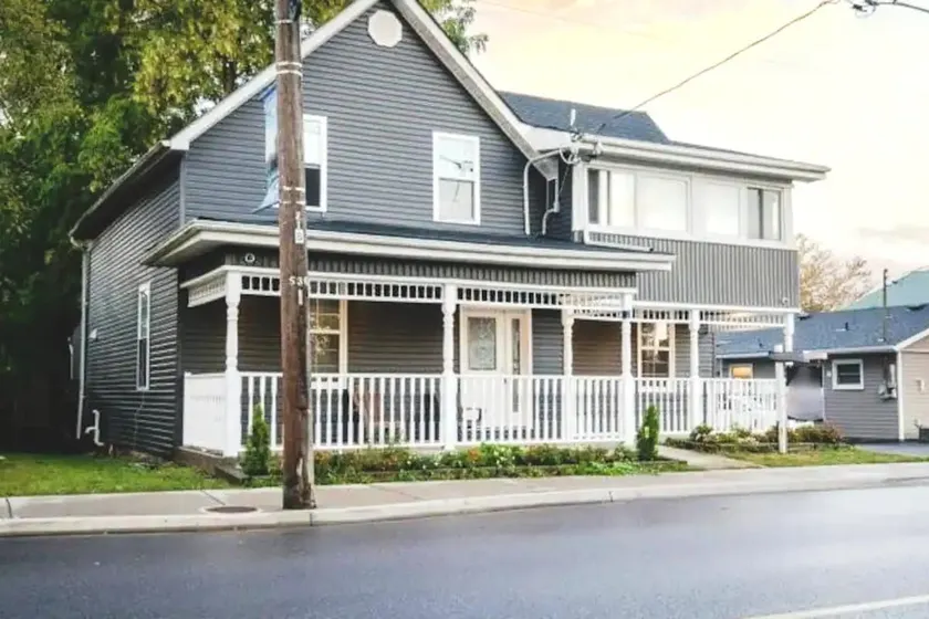 Newly renovated waterfront cottage in Quinte West - Image 1