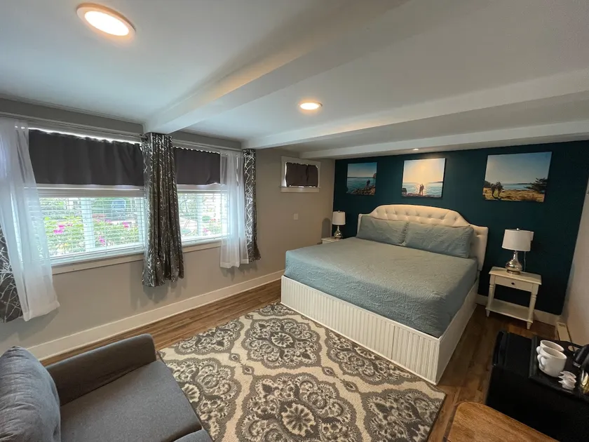 Entire Floor King Suite w. Garden/Courtyard Views - Image 1