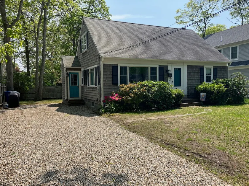 Cozy East Falmouth Cape House, close to beaches, shopping and dining! - Image 1