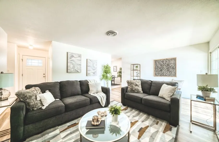 Convenient Getaway close to it All! - Image 1