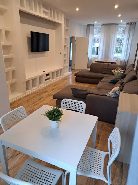 Tolstov House - 5 Room House with Terrace - 35 Min to Messe DUS - Image 1