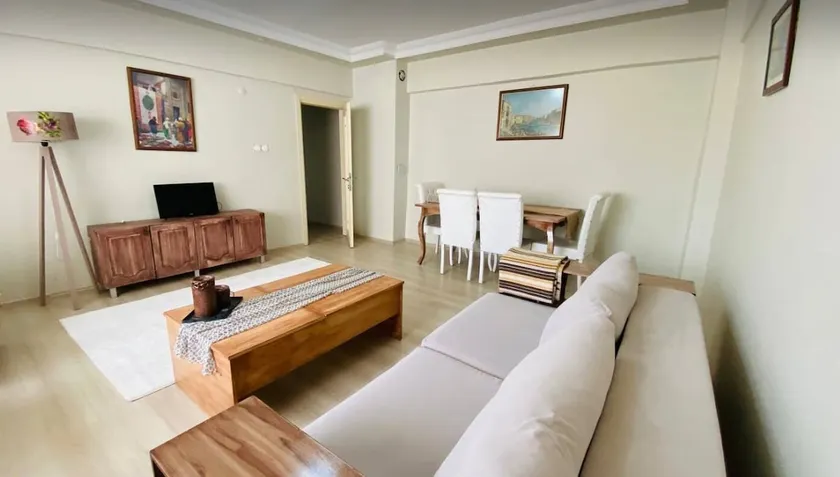 Central Location Large Apartment 24/7 Transportation - Image 1