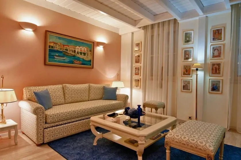 Acropolis Luxury House - Image 1