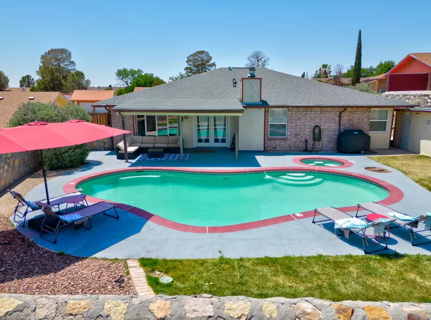 Home with Mountain View/Pool/Tub - Image 1
