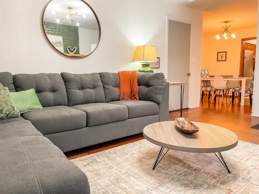 2 Living Areas-Great Location-Fenced yard - Image 1