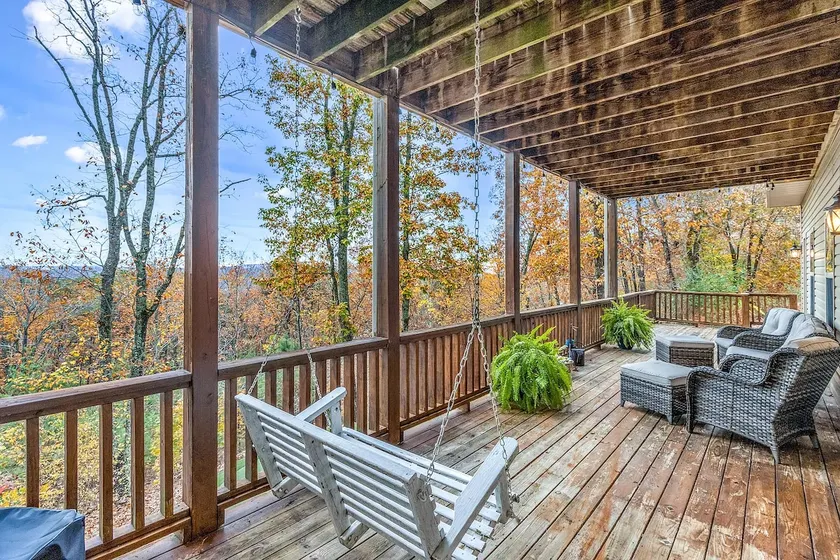 Bohemian Hideaway, Mountain and Valley Views, Pet Friendly - Image 1