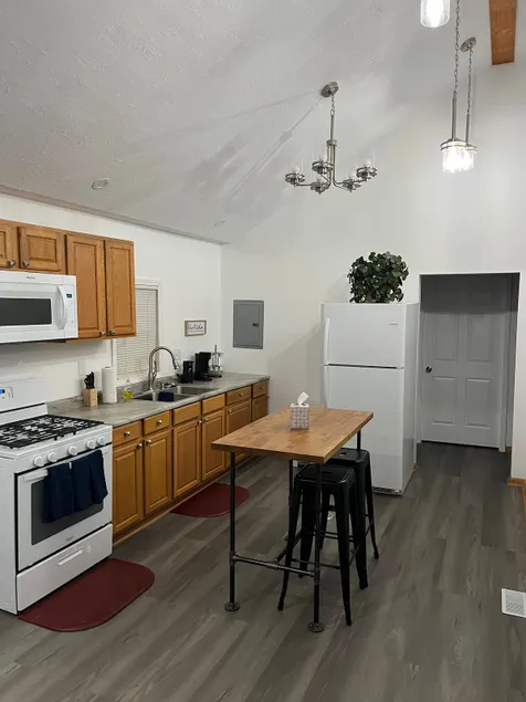 The cozy corner home - Image 1