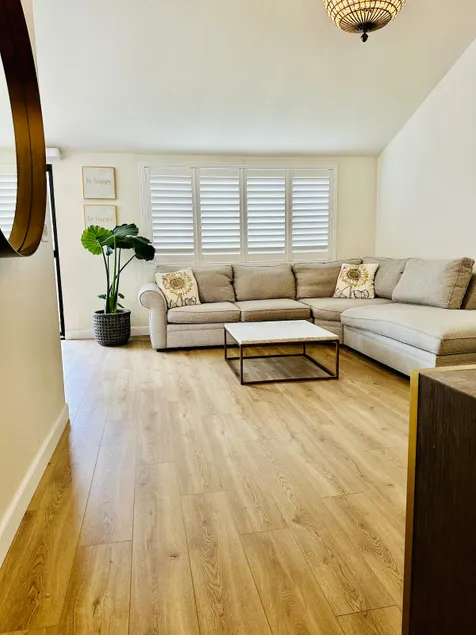 Gorgeous 3 Bedroom Condo - Image 1