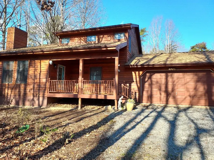 Cozy and Comfy with Lake Access - Image 1