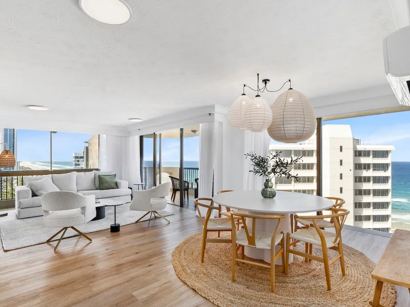 Contemporary Lvl17 2B2B Apt with Ocean Views - Image 1