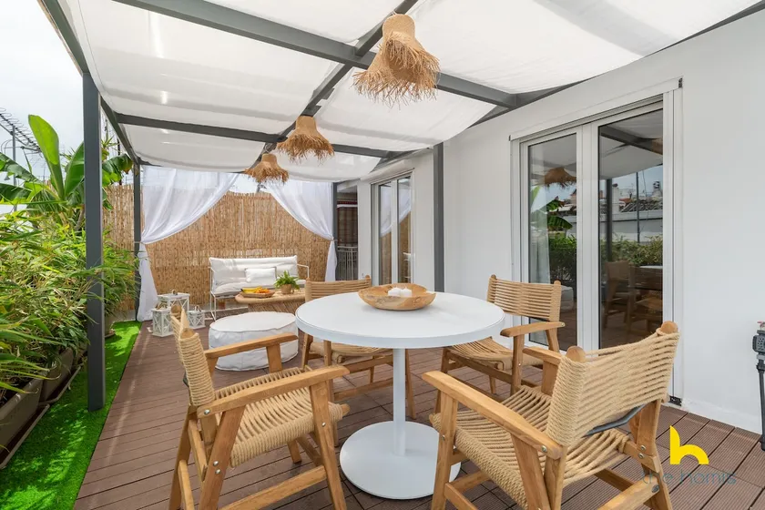 Rooftop Hideaway w Large Private Patio near Metro - Image 1