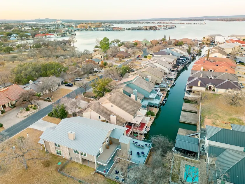 Luxury on Lake LBJ with Hot Tub Firepit & Boat Slip - Image 1