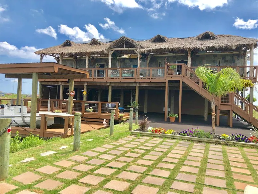 House on the Bay - Image 1