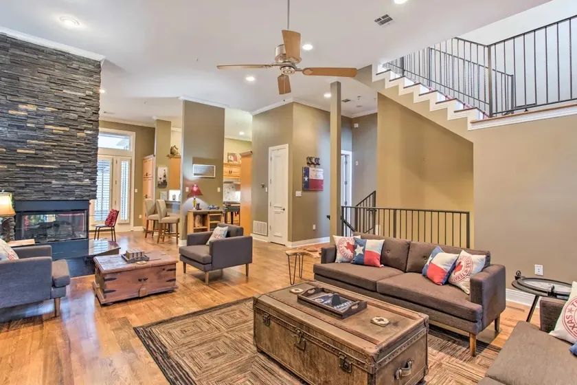 Centrally Located Urban Townhome - Image 1