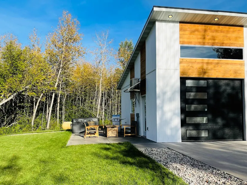 Stay SHOME-where unlike ordinary *hot tub included - Image 1