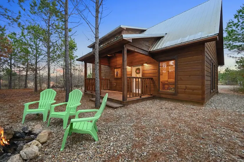 Triple Oaks Retreat · Cozy & Welcoming! - Image 1