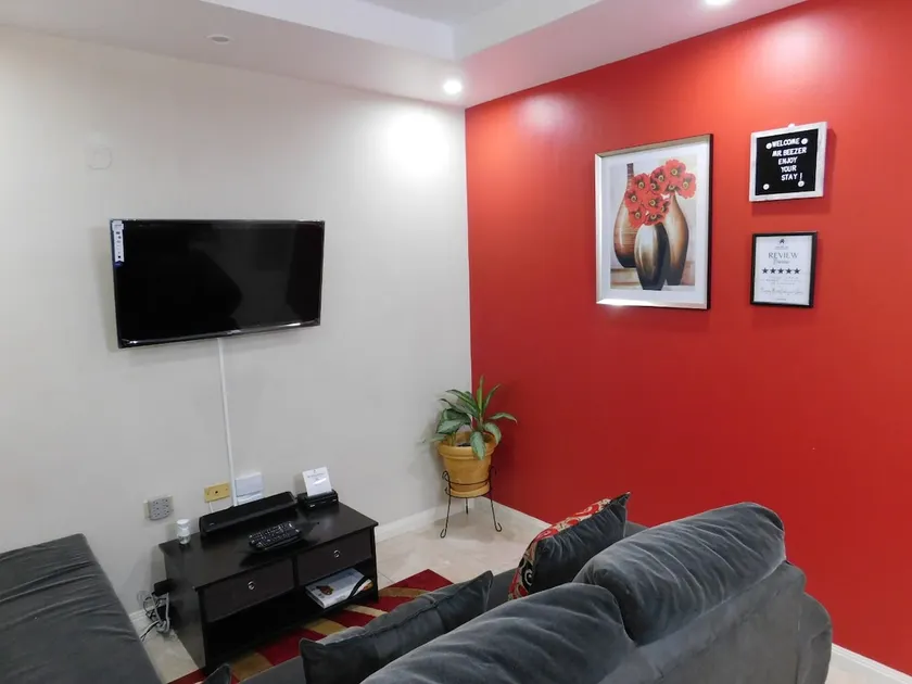 Modern King Bed Suite with Complimentary Snack - Image 1