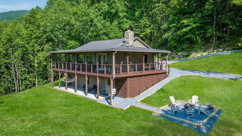 Red Gate Cabin: Hike into Shenandoah National Park - Image 1