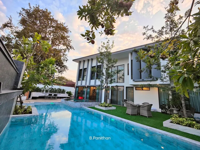 Minimal Luxury Pool Villa | Free Daily Cleaning - Image 1