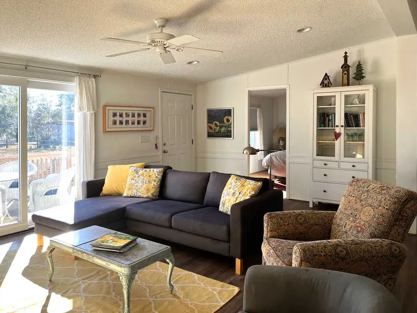 Augie's Waterfront Getaway - Image 1