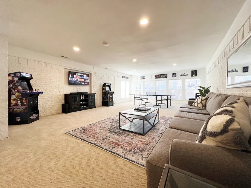 Big & Beautiful 5BR | Ping Pong • Hot Tub • Games - Image 1