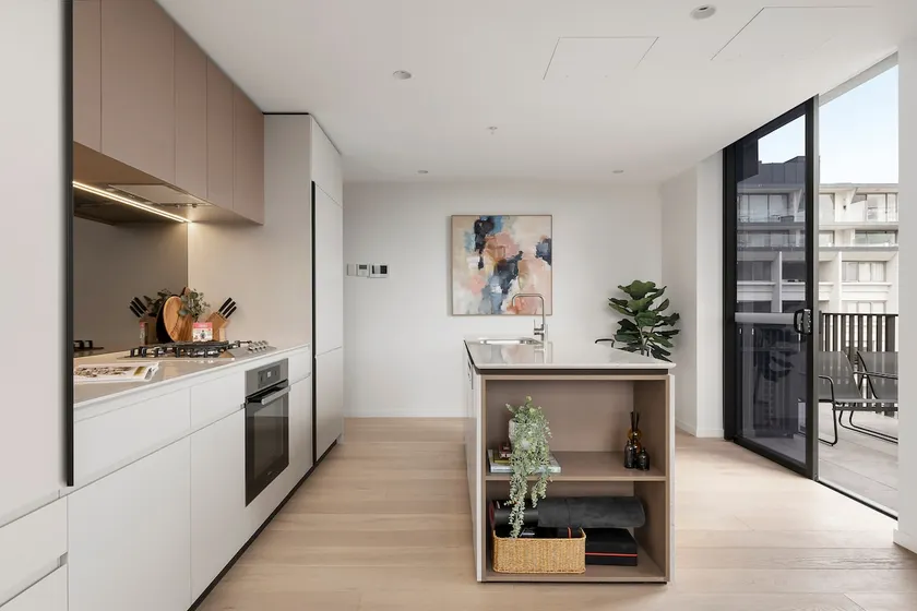 Ultra modern 2 bedroom with a view in North Sydney - Image 1