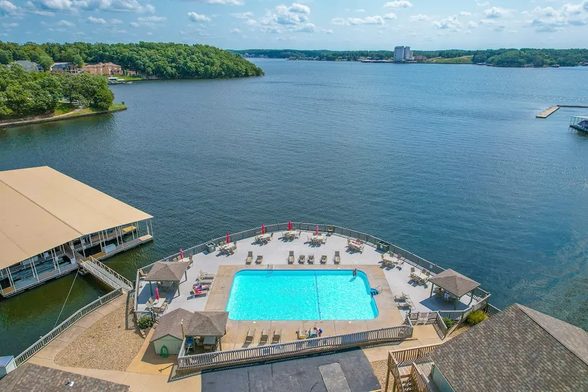 No Stairs! Hot Tub! Indoor Pool! Boat Slip - Image 1