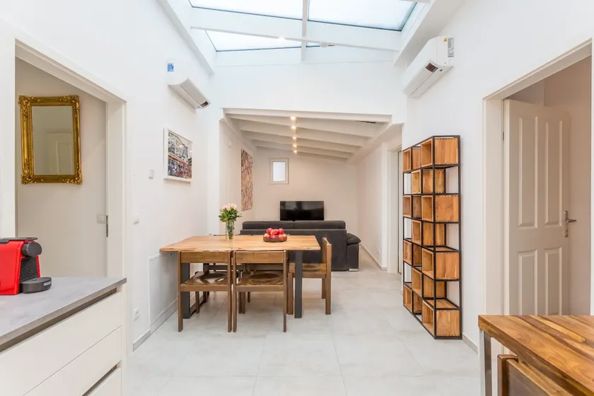 Central TU Wien & Naschmarkt – 3BR, 2 Baths - Image 1