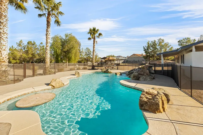 Huge Getaway! 5BR/5BA Pool, Patio/Games, EV, Horse - Image 1