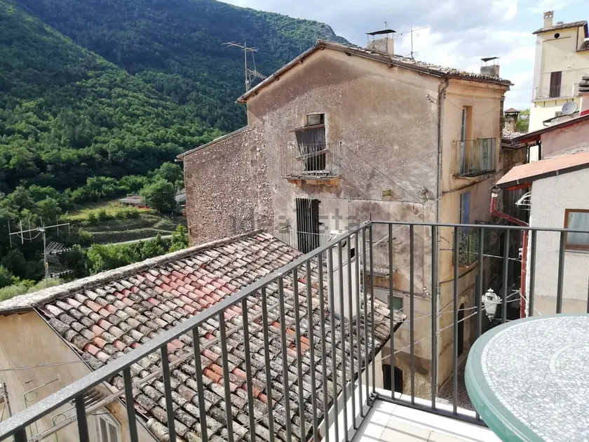 House in the village in nature - Image 1