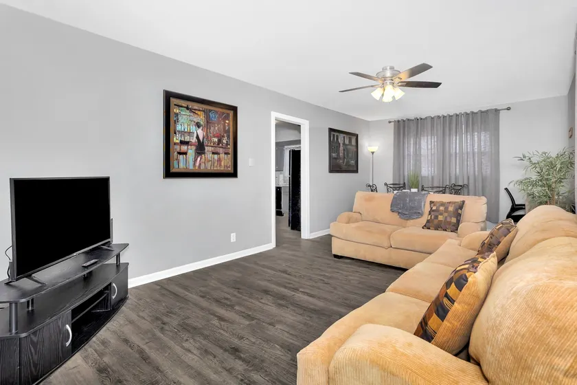 Charming 3 Bedroom in Convenient Location - Image 1