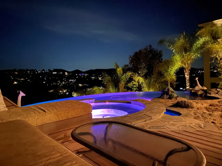 HillsideHideaway-Luxury 6 bedroom Mountain Retreat - Image 1