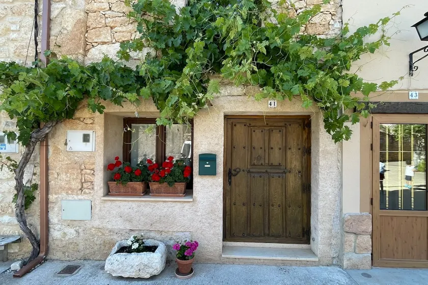 Renovated townhouse - Image 1