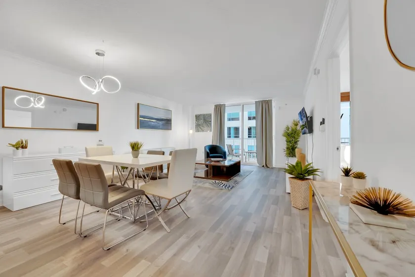 Impressive Unit in the heart of Brickell W Parking - Image 1