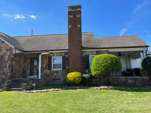 Beautiful 3 Bedroom Craftsman - Image 1