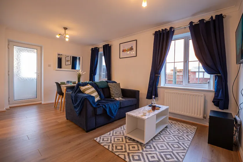 Franklin House 2 bed, king bed, parkingx2, workspace, wi-fi, corporates - Image 1