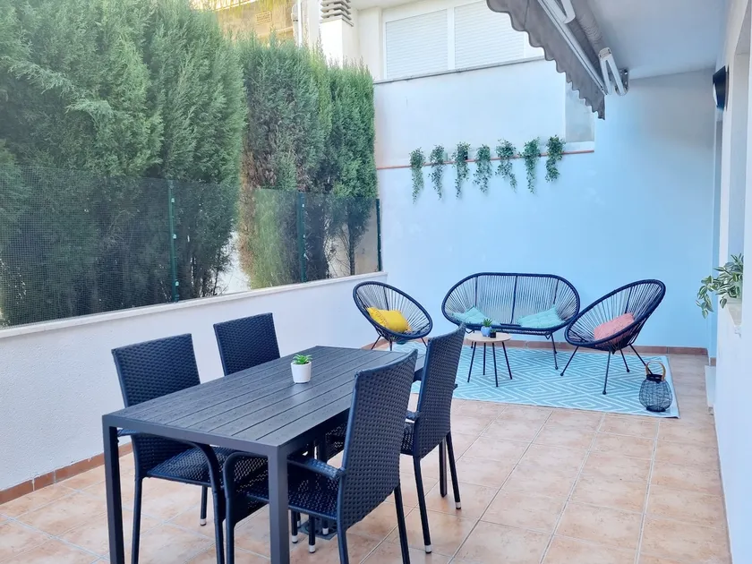 Apartment with pool and terrace | 2 desks - Image 1