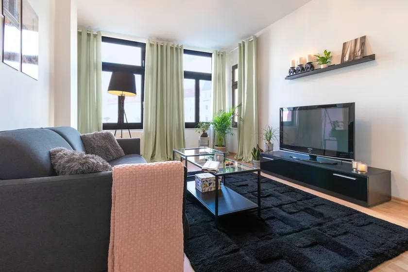 Calm flat in central location - Image 1