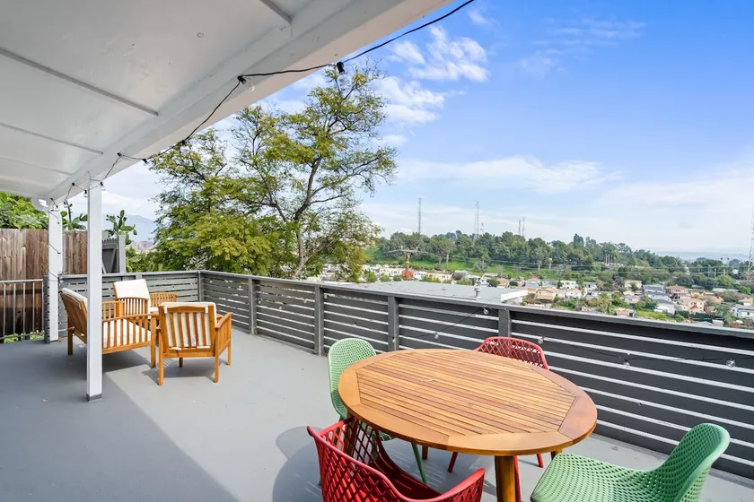 2BR House w/Views of LA. Outdoor Dining & Lounge - Image 1